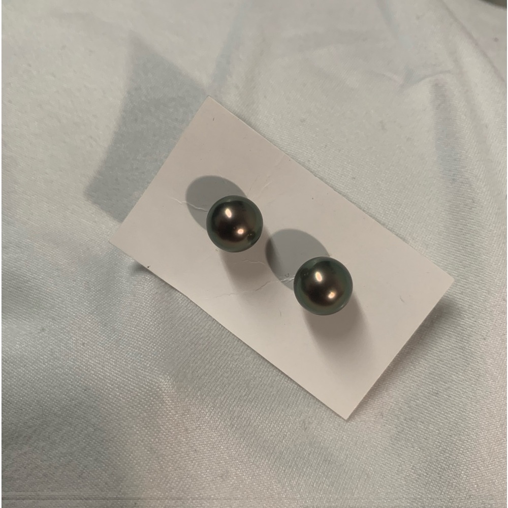 Tahitian pearl earrings